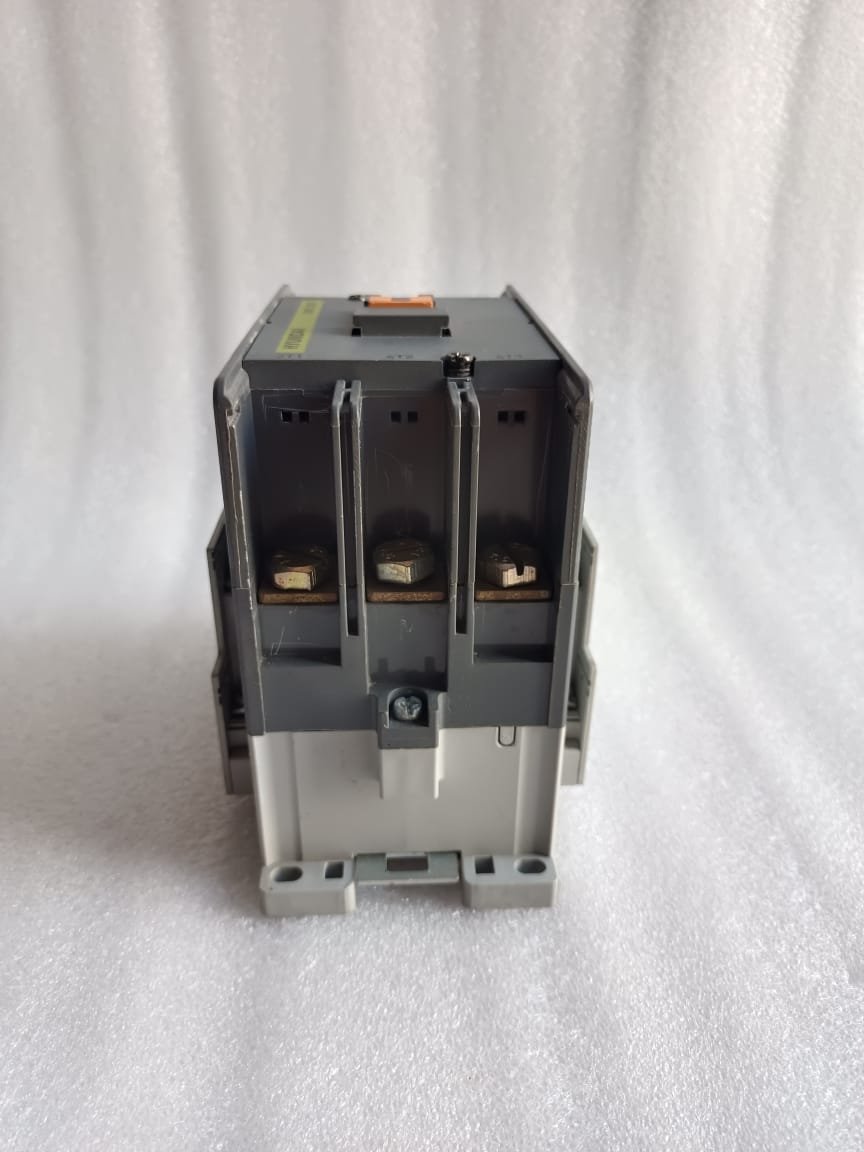 HYUNDAI UMC100 MEGNETIC CONTACTOR HYUNDAI UMC 100 thumbnail 4