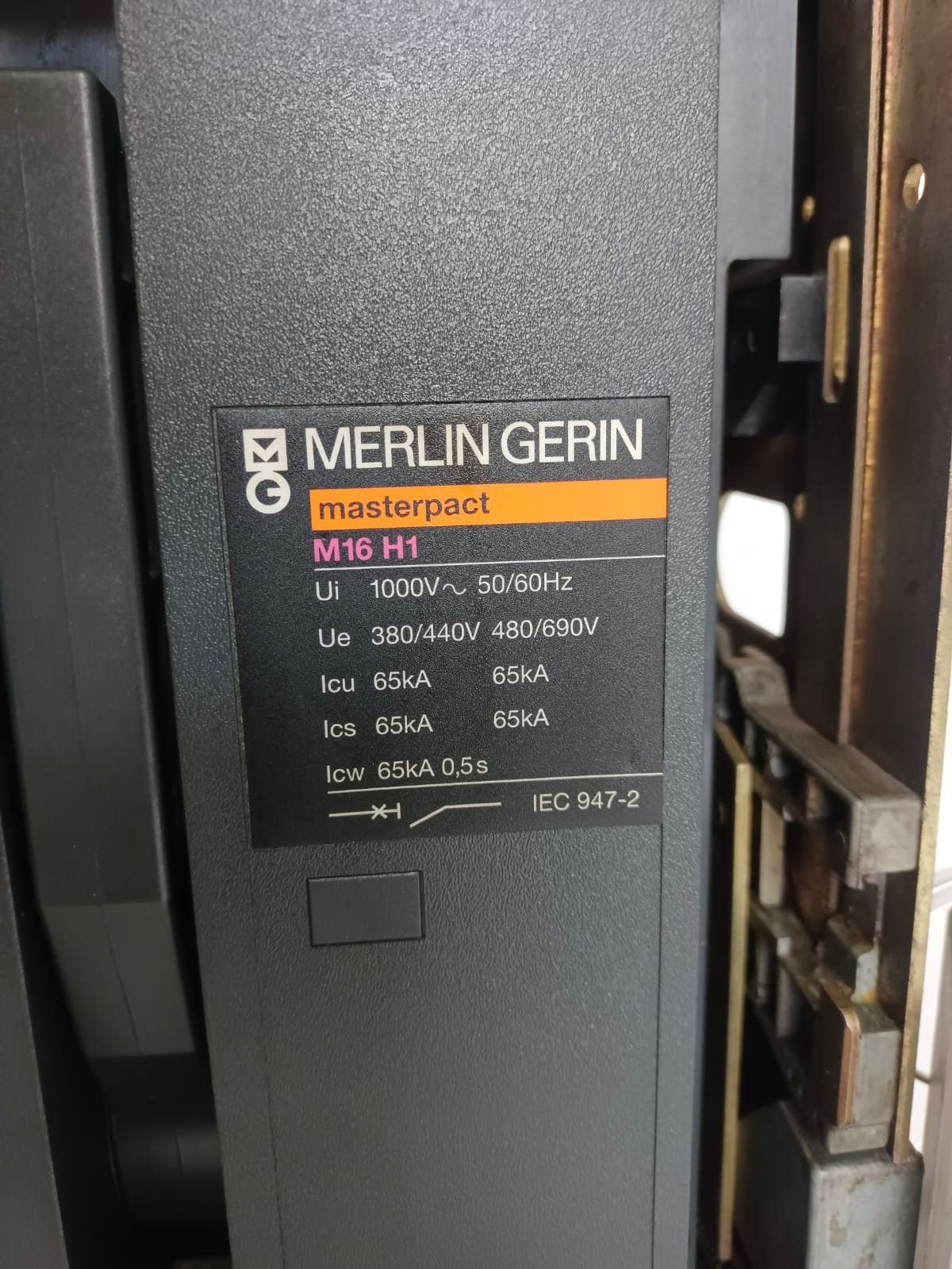 MERLIN GERIN M16H1 AIR CIRCUIT BREAKER MASTERPACT M16H1 AIR CIRCUIT BREAKER thumbnail 8