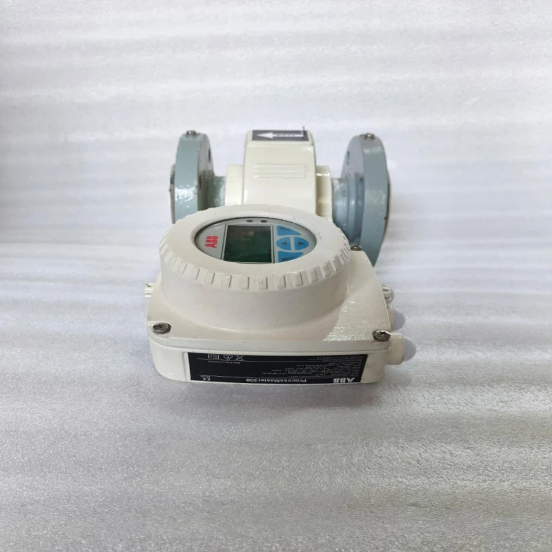 ABB ProcessMaster 300 FEP311065A1S2A1B1A1A0A1B1C1H1T3 Electromagnetic Flowmeter for Conductive Liquid Flow Measurement thumbnail 3