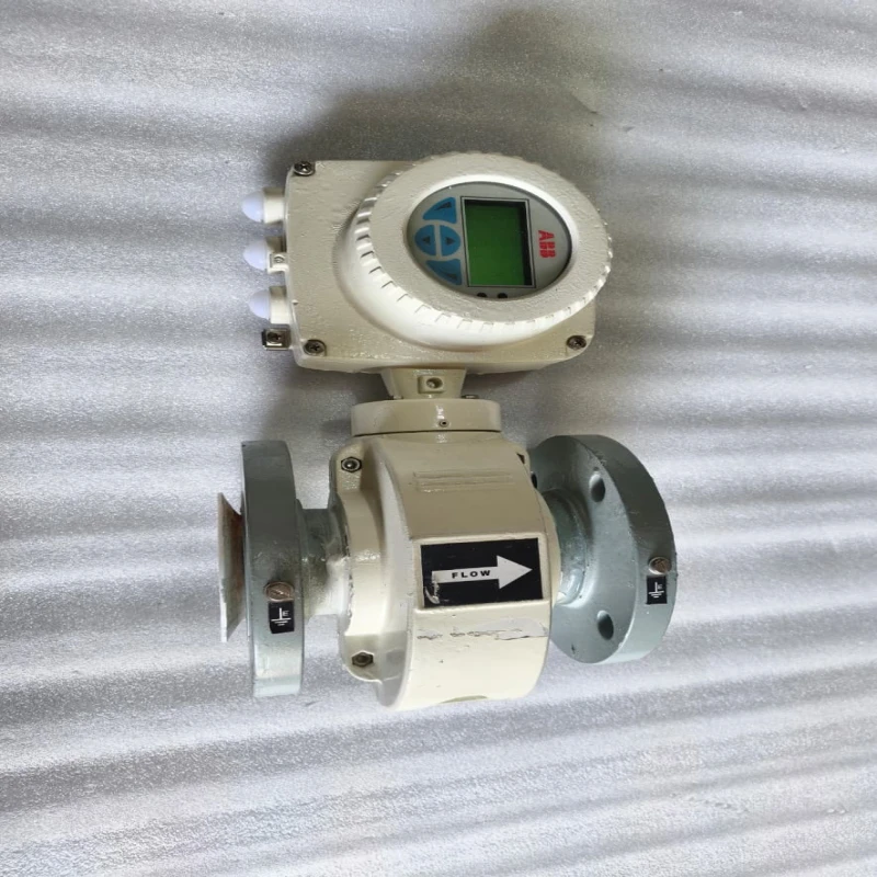 ABB ProcessMaster 300 FEP311065A1S2A1B1A1A0A1B1C1H1T3 Electromagnetic Flowmeter for Conductive Liquid Flow Measurement thumbnail 4