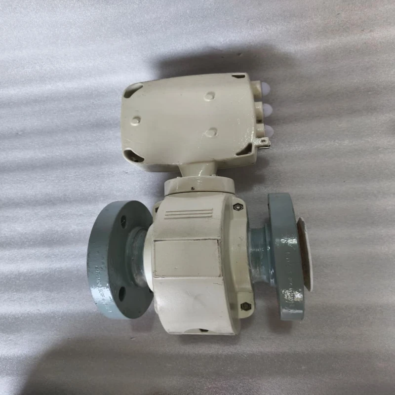 ABB ProcessMaster 300 FEP311065A1S2A1B1A1A0A1B1C1H1T3 Electromagnetic Flowmeter for Conductive Liquid Flow Measurement thumbnail 6