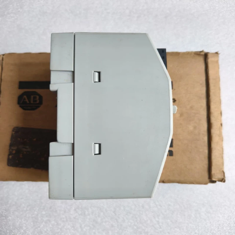 Allen-Bradley 1761-NET-AIC Advanced Interface Converter Module for DH-485 RS-232 And RS-485 Communication thumbnail 5