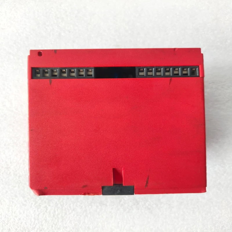 Allen-Bradley Guardmaster MSR124RT Safety Relay 440R-G23110 Series A | 24V AC/DC | 5 NO Safety Outputs | Industrial Machine Safety Relay thumbnail 2