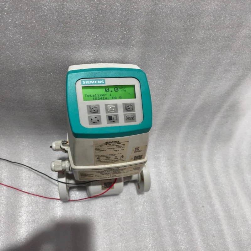 Siemens 7ME6910-1AA30-1AA0 MAG 5000 Electromagnetic Flowmeter Transmitter with Display | IP67/NEMA 4X Industrial Flow Transmitter thumbnail 2