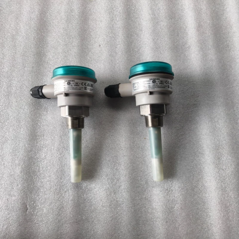 SIEMENS 7ML5501-0AA60 Pointek CLS100 Compact 2-Wire Inverse Frequency Shift Capacitance Point Level Switch for Liquids, Solids, Slurries &amp;amp; Foam thumbnail 2