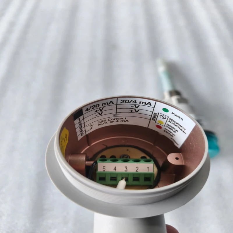 SIEMENS 7ML5501-0AA60 Pointek CLS100 Compact 2-Wire Inverse Frequency Shift Capacitance Point Level Switch for Liquids, Solids, Slurries &amp;amp; Foam thumbnail 7