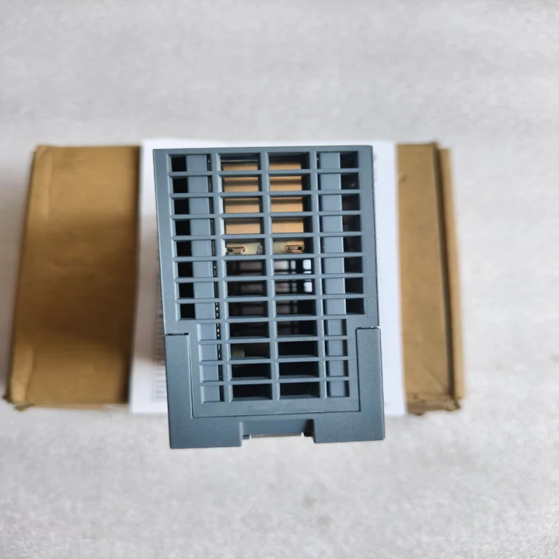 Siemens SCALANCE XB008 Industrial Ethernet Switch 8-Port RJ45 Unmanaged DIN Rail | 6GK5008-0BA00-1AB2 thumbnail 4