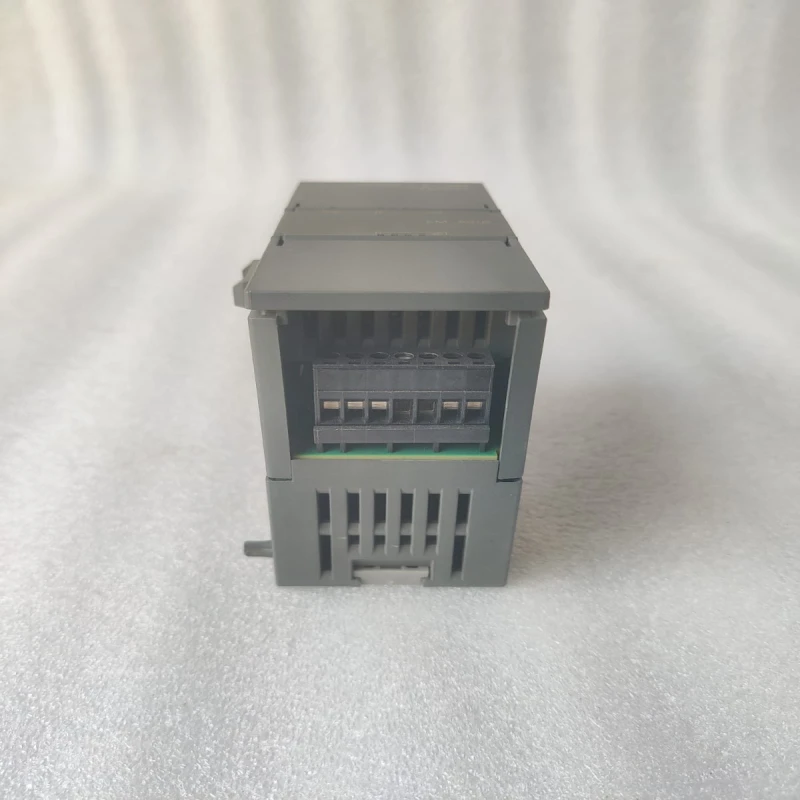 Siemens SIMATIC S7-200 SMART Analog Output Module 6ES7 288-3AQ02-0AA0 – 2 Channel AO, 12 Bit Resolution, Voltage/Current Output thumbnail 4