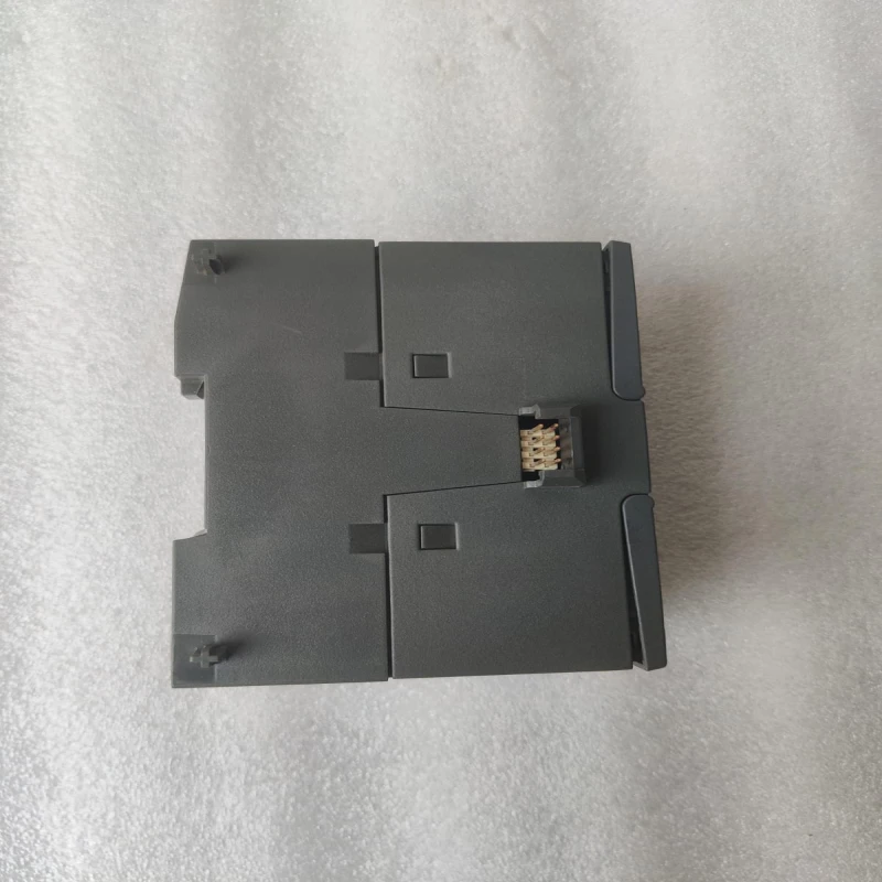 Siemens SIMATIC S7-200 SMART Analog Output Module 6ES7 288-3AQ02-0AA0 – 2 Channel AO, 12 Bit Resolution, Voltage/Current Output thumbnail 5